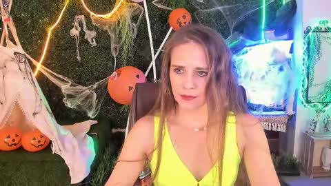 Snapshot of emiliabedy chatting on October 23, 9:08 am Emilia Bedy online show from October 23, 9:08 am