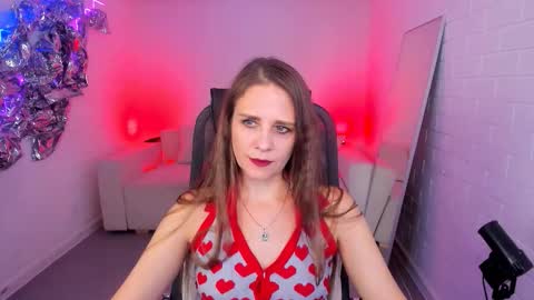 Snapshot of emiliabedy chatting on November 18, 9:14 am Emilia Bedy online show from November 18, 9:14 am