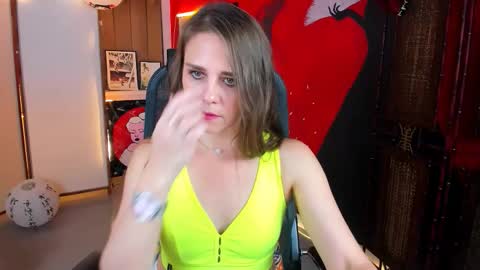 Snapshot of emiliabedy chatting on November 19, 9:09 am Emilia Bedy online show from November 19, 9:09 am