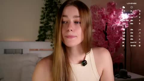 Snapshot of emiliaheather chatting on May 23, 9:02 am Tessa online show from May 23, 9:02 am