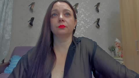 Emiliana online show from December 7, 8:33 am