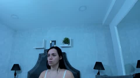 Snapshot of emiliarose_ chatting on October 12, 8:52 pm EmiliaRose online show from October 12, 8:52 pm