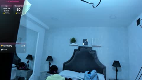 Snapshot of emiliarose_ chatting on October 17, 9:17 pm EmiliaRose online show from October 17, 9:17 pm