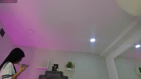 Snapshot of emiliarose_ chatting on November 17, 8:36 pm EmiliaRose online show from November 17, 8:36 pm