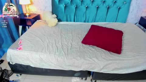 Emilie James online show from January 9, 2:22 am