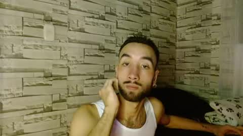 Snapshot of emilio_blue_ chatting on January 3, 2:32 am Emilio online show from January 3, 2:32 am