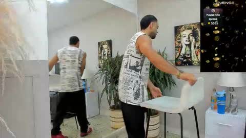 Snapshot of emilio_brandon chatting on October 22, 10:37 am Emilio online show from October 22, 10:37 am