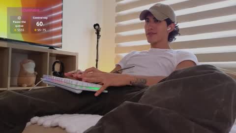 emilio_rivs online show from March 26, 2:44 pm
