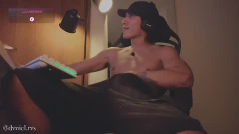 emilio_rivs online show from July 28, 4:19 am