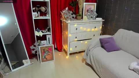 Emiliya online show from December 18, 2:42 am