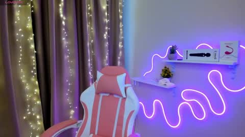 Emiliya online show from March 5, 2:25 am