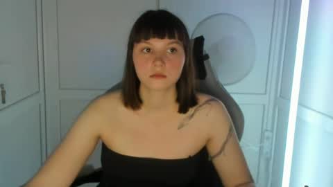 Snapshot of emilli_moon chatting on June 11, 5:55 pm Emmi online show from June 11, 5:55 pm