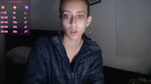 Snapshot of emilly_2004 chatting on February 16, 11:05 am Emilly Gomez online show from February 16, 11:05 am