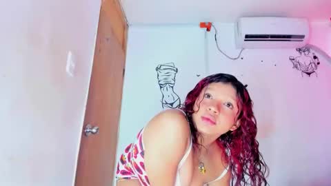 Snapshot of emilly_coper18 chatting on February 20, 2:17 pm emily online show from February 20, 2:17 pm