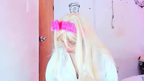 Snapshot of emilly_coper18 chatting on March 13, 2:34 pm emily online show from March 13, 2:34 pm