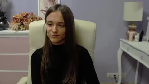 Emilly online show from October 2, 7:04 am