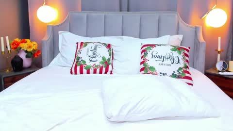 Snapshot of emillybronte chatting on December 20, 2:52 am EMMA online show from December 20, 2:52 am