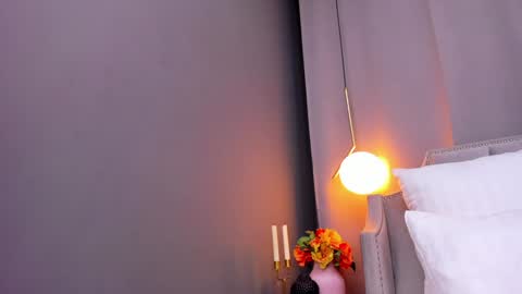 Snapshot of emillybronte chatting on February 6, 9:28 pm EMMA online show from February 6, 9:28 pm