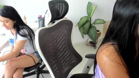 Snapshot of emillybrowm chatting on October 29, 1:46 pm Emilly online show from October 29, 1:46 pm