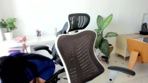 Snapshot of emillybrowm chatting on November 7, 1:22 pm Emilly online show from November 7, 1:22 pm