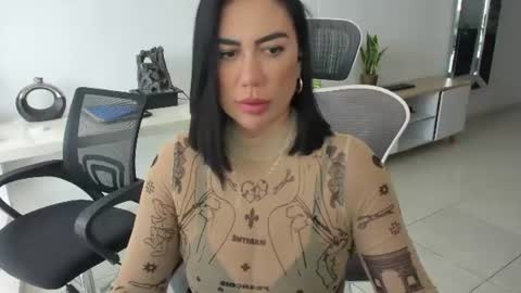 Snapshot of emillybrowm chatting on June 23, 3:21 pm Emilly online show from June 23, 3:21 pm