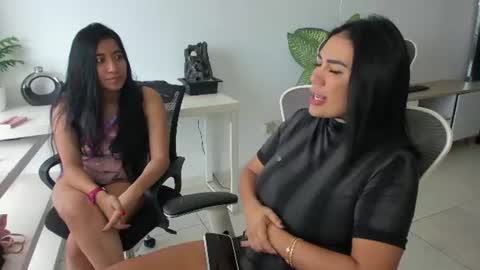 Snapshot of emillybrowm chatting on July 27, 3:41 pm Emilly online show from July 27, 3:41 pm