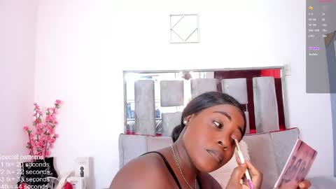 Emilly Roa online show from May 6, 6:57 pm
