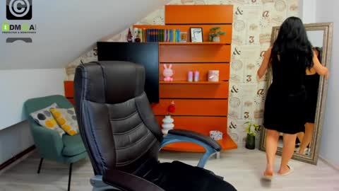 EmillyTaylor online show from December 19, 7:51 am