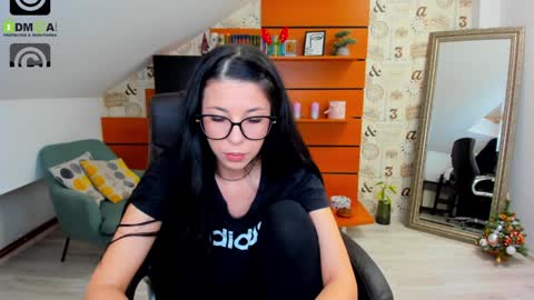 EmillyTaylor online show from December 20, 8:28 am