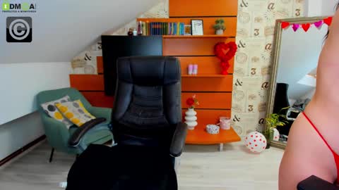 EmillyTaylor online show from February 14, 10:59 am