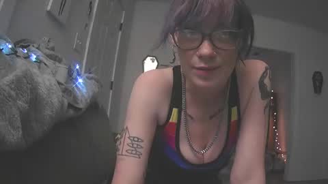Snapshot of emily0903 chatting on March 7, 12:29 am Emily Love online show from March 7, 12:29 am
