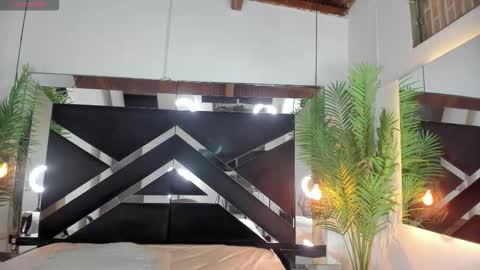 Emily  online show from December 15, 10:52 am