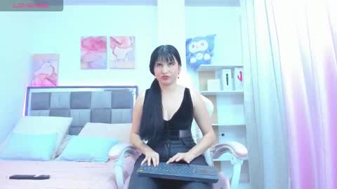 Snapshot of emily9__ chatting on March 16, 8:13 pm emily9__ online show from March 16, 8:13 pm
