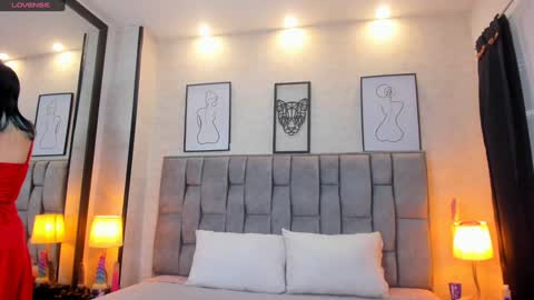 Snapshot of emily_5weet chatting on December 17, 7:40 am Emily online show from December 17, 7:40 am