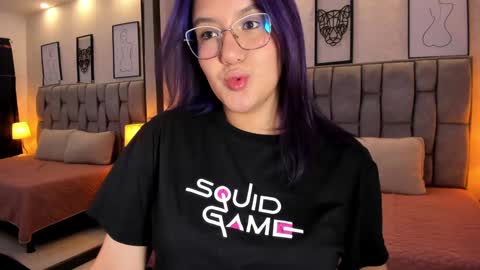 Snapshot of emily_5weet chatting on December 28, 7:44 am Emily online show from December 28, 7:44 am