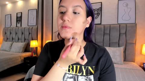 Snapshot of emily_5weet chatting on December 31, 2:51 am Emily online show from December 31, 2:51 am