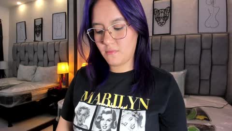 Snapshot of emily_5weet chatting on December 31, 5:55 am Emily online show from December 31, 5:55 am