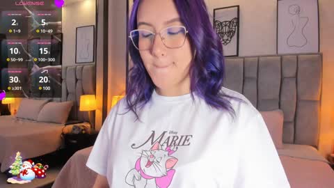 Snapshot of emily_5weet chatting on January 5, 3:43 am Emily online show from January 5, 3:43 am