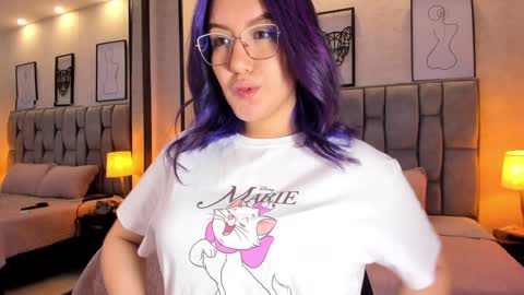 Snapshot of emily_5weet chatting on January 5, 10:10 am Emily online show from January 5, 10:10 am