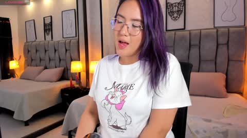 Snapshot of emily_5weet chatting on January 31, 7:07 am Emily online show from January 31, 7:07 am