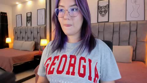 Snapshot of emily_5weet chatting on February 6, 3:59 am Emily online show from February 6, 3:59 am