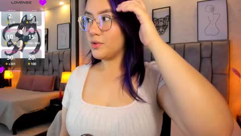 Snapshot of emily_5weet chatting on February 12, 5:37 am Emily online show from February 12, 5:37 am