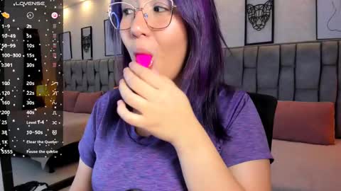 Snapshot of emily_5weet chatting on February 13, 4:54 am Emily online show from February 13, 4:54 am