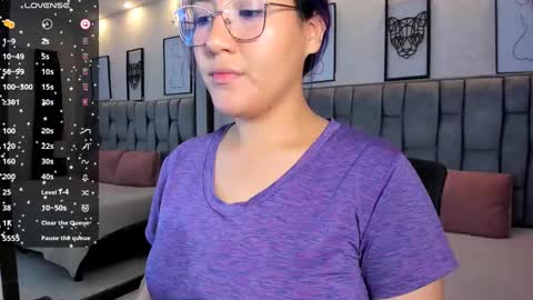 Snapshot of emily_5weet chatting on February 13, 8:17 am Emily online show from February 13, 8:17 am