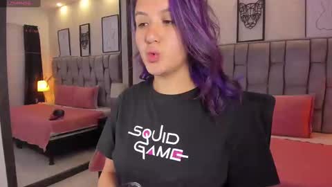 Snapshot of emily_5weet chatting on February 18, 5:42 am Emily online show from February 18, 5:42 am