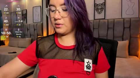 Snapshot of emily_5weet chatting on February 23, 7:11 am Emily online show from February 23, 7:11 am