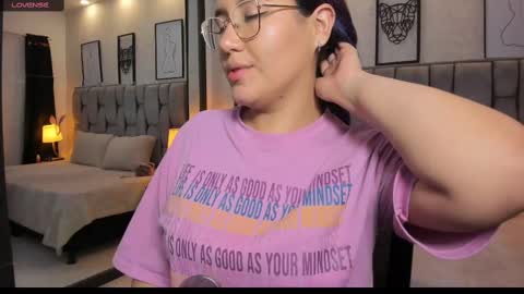 Snapshot of emily_5weet chatting on February 25, 4:14 am Emily online show from February 25, 4:14 am