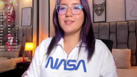 Snapshot of emily_5weet chatting on February 27, 9:22 am Emily online show from February 27, 9:22 am