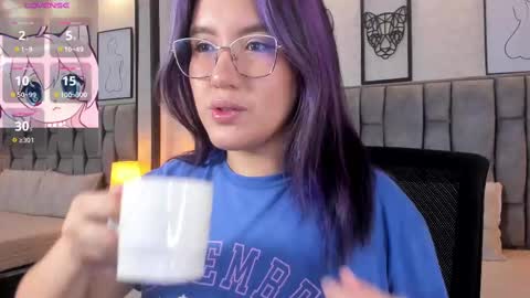 Snapshot of emily_5weet chatting on February 28, 3:37 am Emily online show from February 28, 3:37 am