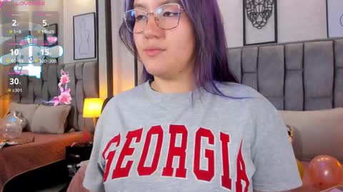 Snapshot of emily_5weet chatting on March 2, 9:53 am Emily online show from March 2, 9:53 am